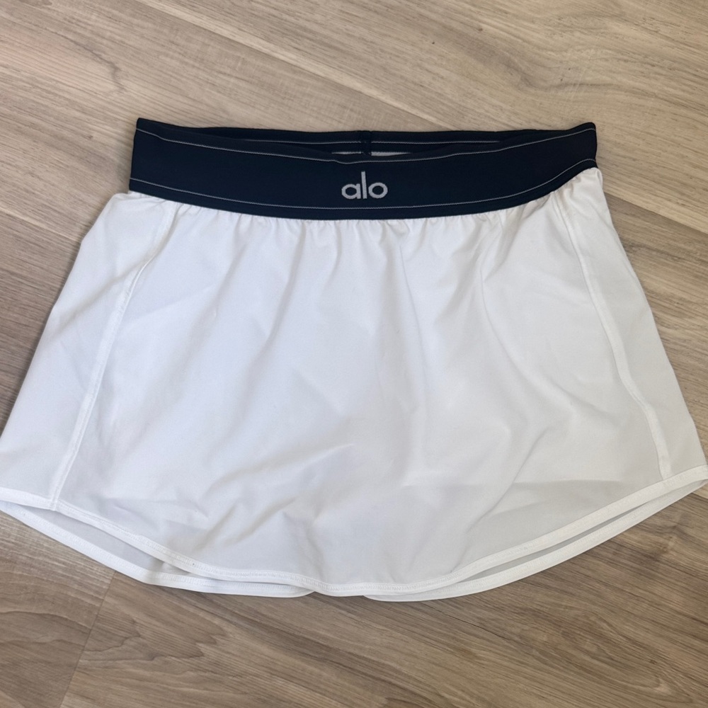 ALO Yoga Women's White and Black Athletic Shorts